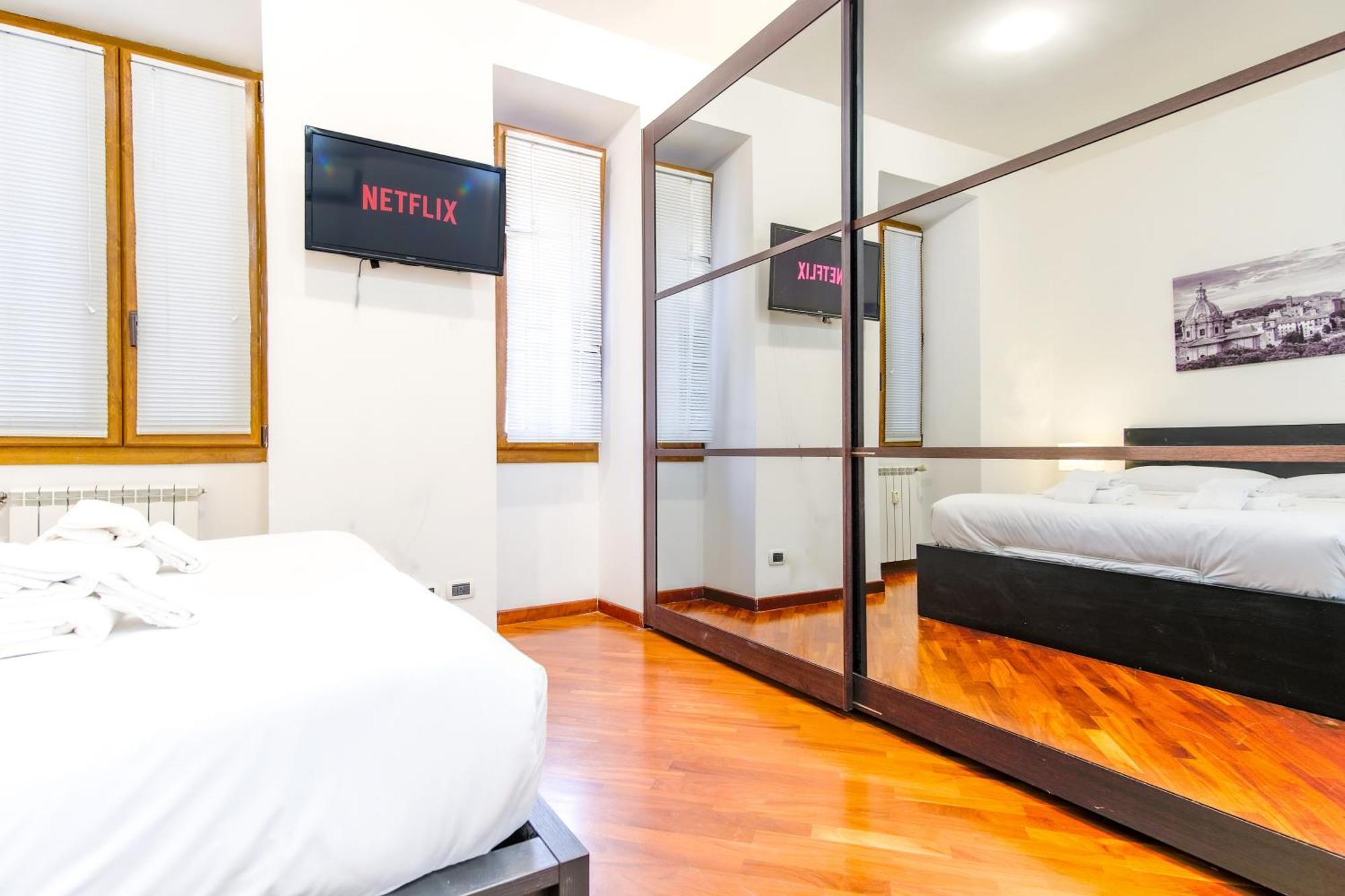 Apartment Elegantis San Giovanni - Easily Get To The Historic Center, Metro, Tram And Bus Are Nearby Rome