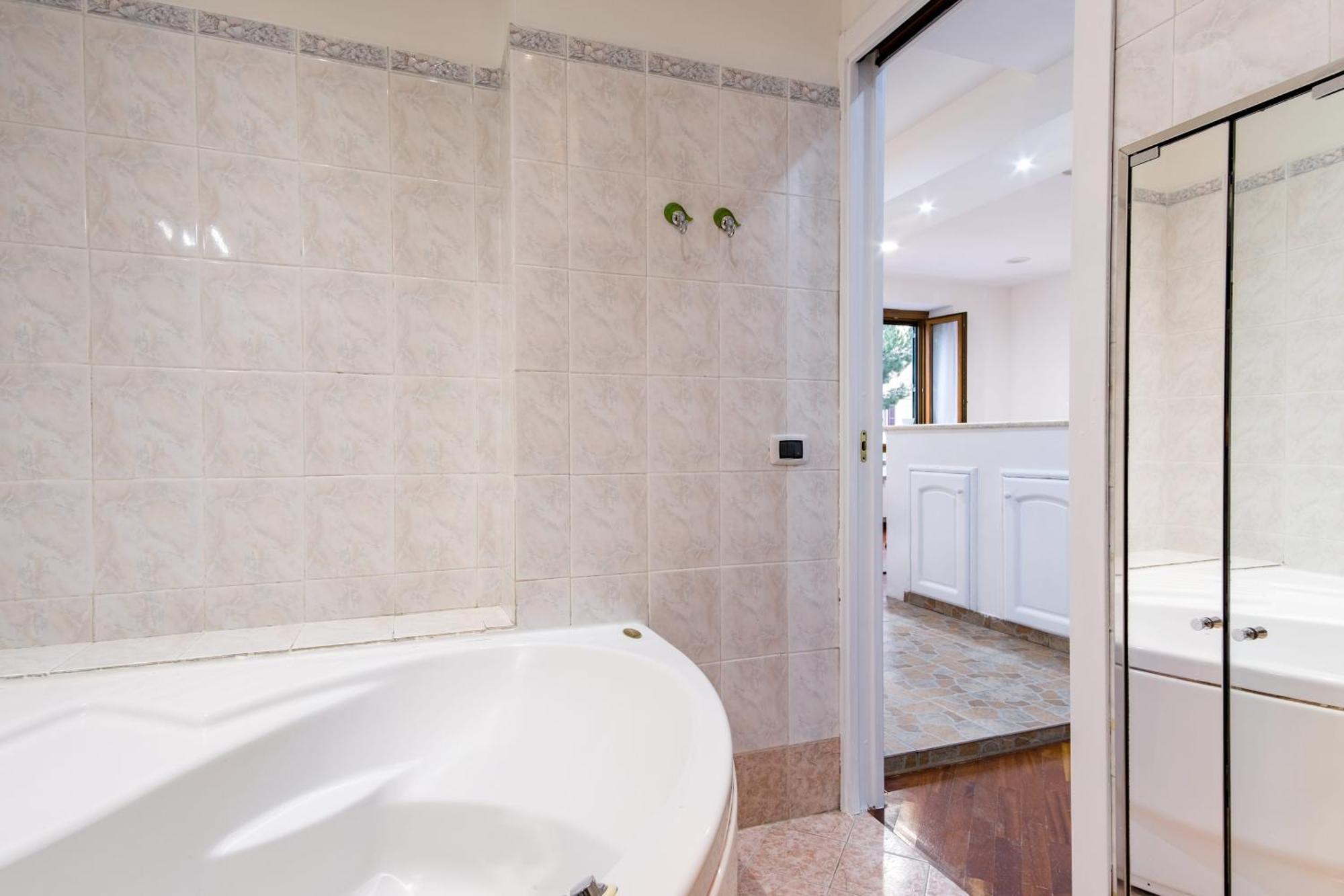 Elegantis San Giovanni - Easily Get To The Historic Center, Metro, Tram And Bus Are Nearby * Roma